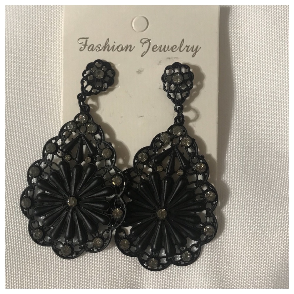 Beautiful black earrings - Picture 3 of 3